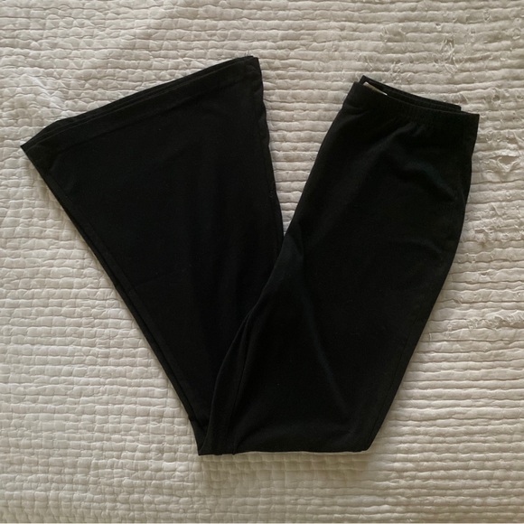 High Rise Flare Leggings - Picture 4 of 7